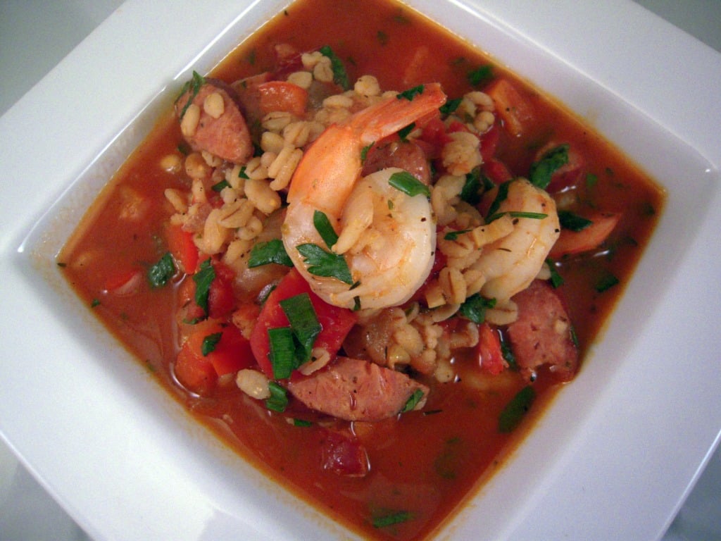  Sopa de Camarones Ahumados y Salchichas con Cebada