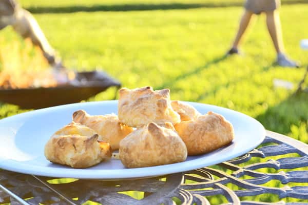 easy appetizer recipe: mozzarella in puff pastry