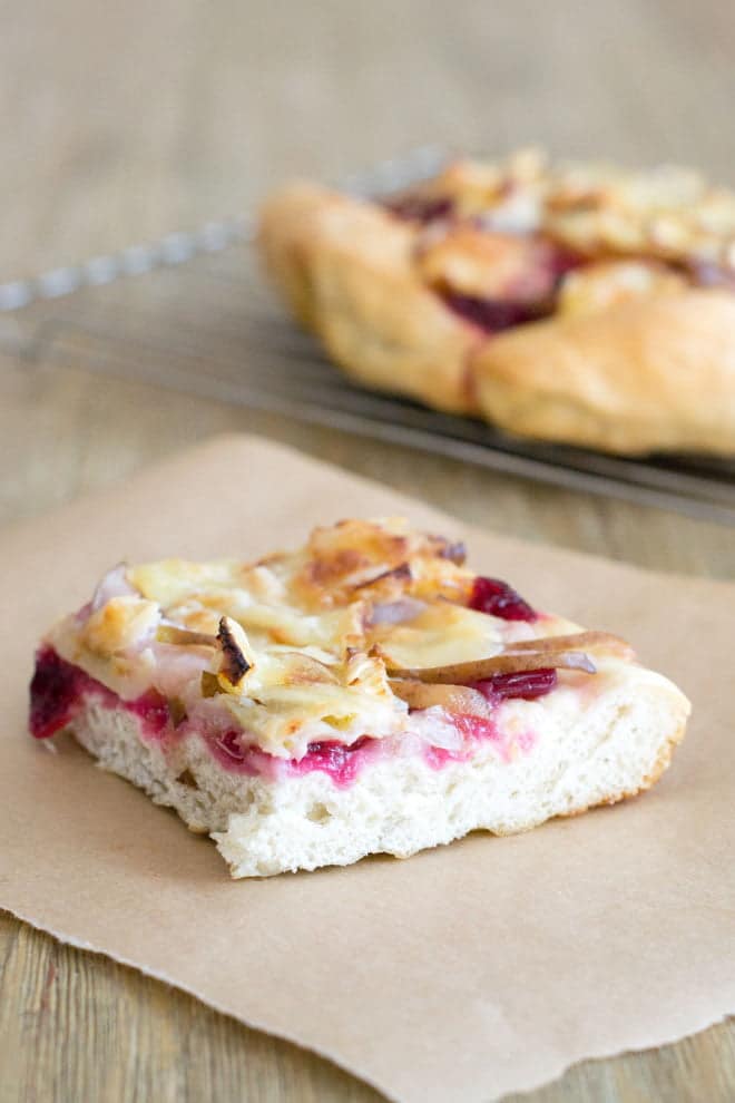 Brie and Cranberry Pizza Bread