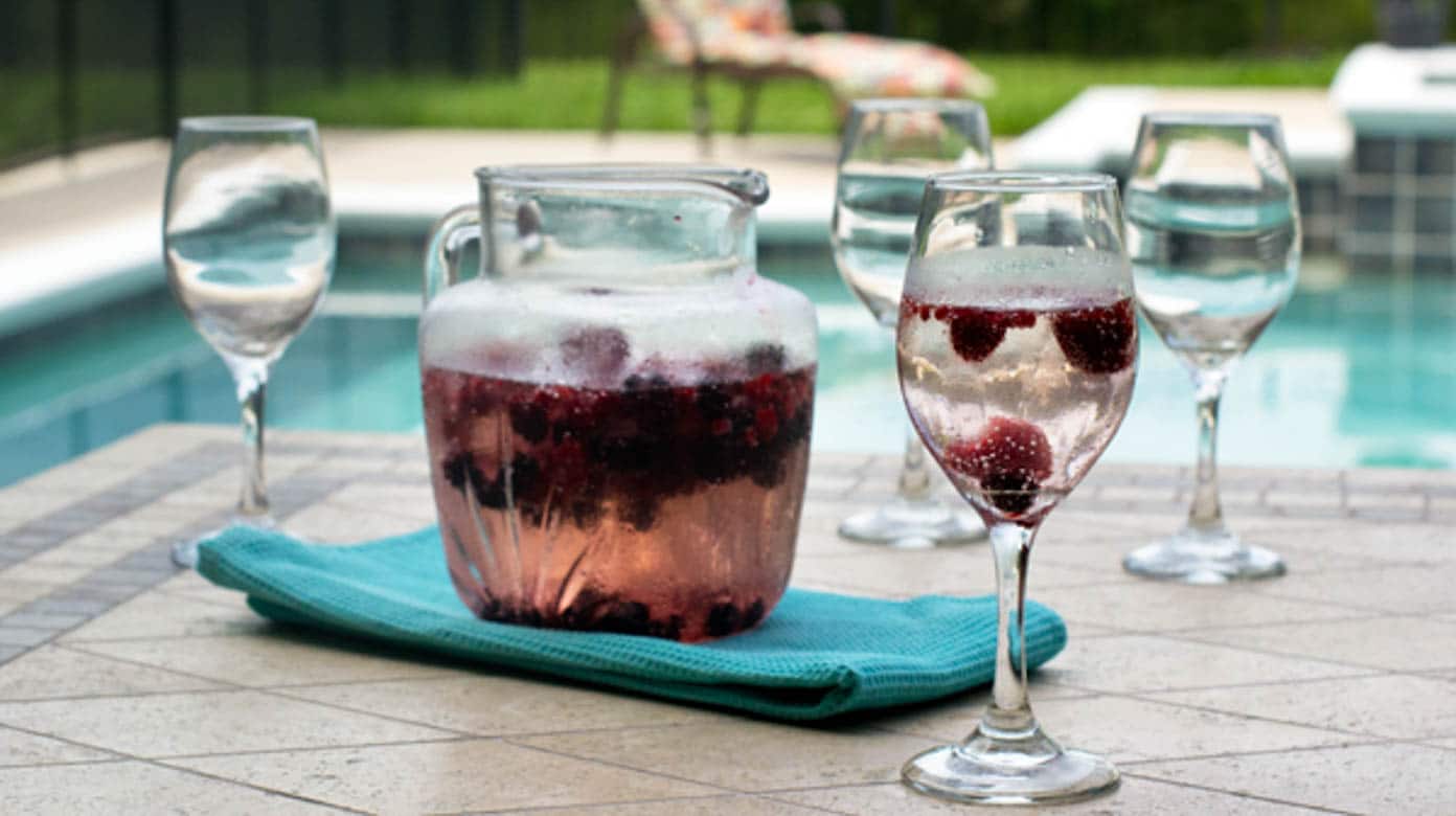 Keep Your Wine Chilled All Afternoon in These Food Cooling Bags