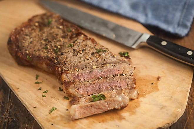 https://cookthestory.com/wp-content/uploads/2020/04/how-to-broil-steak-660x440-1.jpg