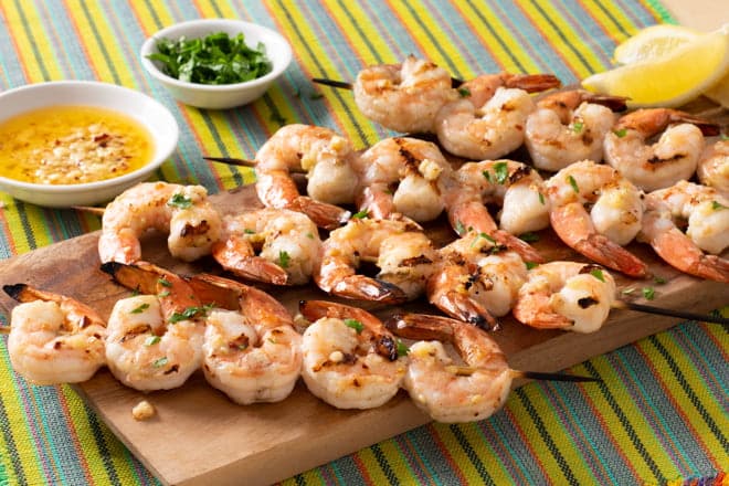 https://cookthestory.com/wp-content/uploads/2020/08/Grilled-Garlic-Butter-Shrimp-660x440-1.jpg